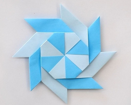 用正方形纸折的回旋镖图片